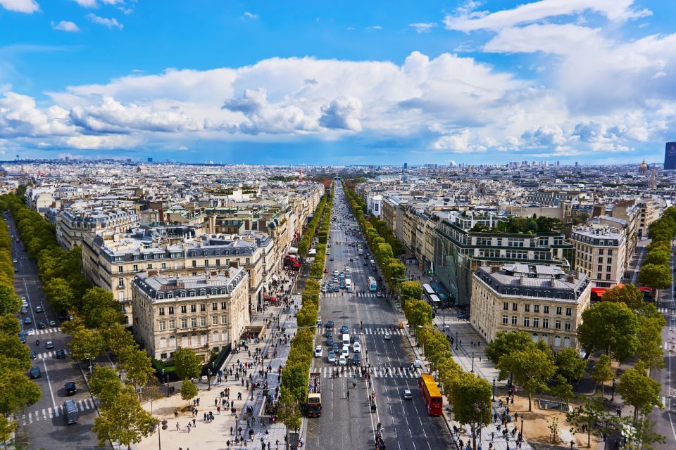 Paris: Fly Over France Virtual Reality Experience