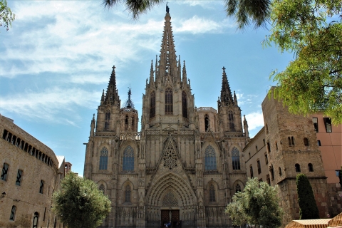 Barcelone : visite à pied de la ville et excursion en bateauVisite guidée en anglais