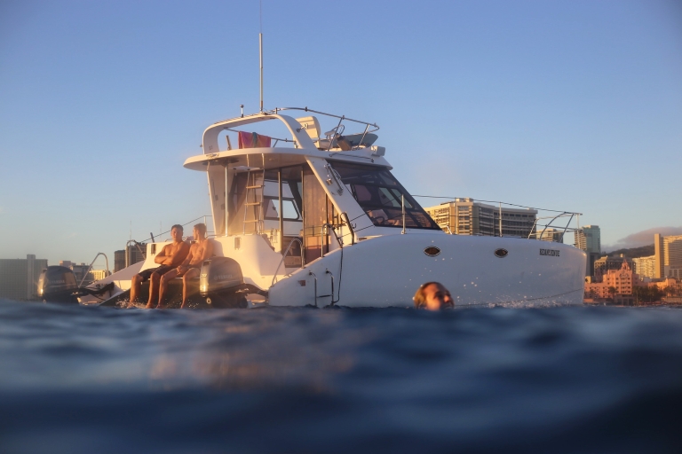 Honolulu : croisière privée en catamaran avec plongée en apnée