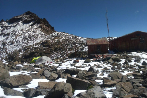 Conquiste o Monte QuêniaTravessia de 4 dias de Chogoria a Sirimon