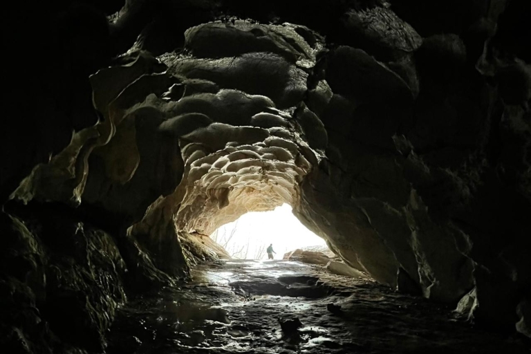 Von Tirana aus: Pellumbas-Höhle und Erzeni-Schlucht Wandertour