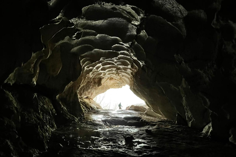 Von Tirana aus: Pellumbas-Höhle und Erzeni-Schlucht Wandertour