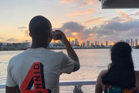 Miami: Sunset Cruise through Biscayne Bay and South Beach