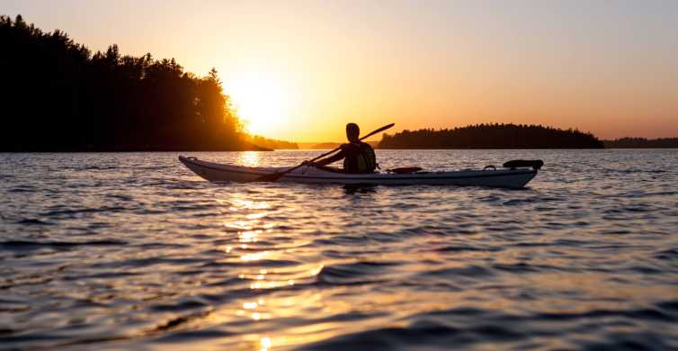 Vaxholm: tour in kayak al tramonto dell'arcipelago di Stoccolma e fika