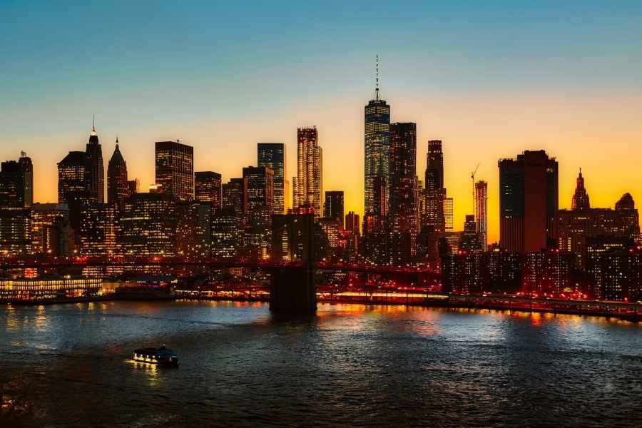 NYC: Manhattan Skyline Buffet Dinner Cruise mit Live DJ. Foto: GetYourGuide
