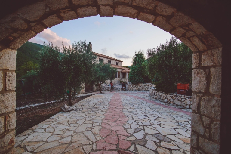 Zakynthos : Visite d'un vignoble et d'un établissement vinicole avec un viticulteur local