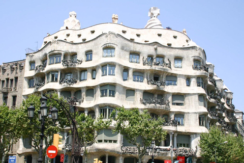 Barcelone et le Parc Güell : Visite d&#039;une demi-journée privée avec prise en chargeBarcelone et le Parc Güell : Visite privée d&#039;une demi-journée avec prise en charge