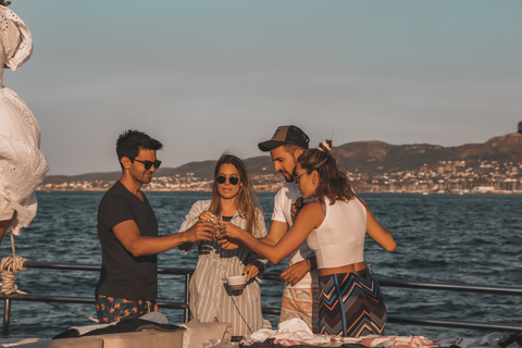 Athens: Sunset Cruise with Snacks and Drinks Athens: Riveria Cruise at Sunset with Transfer