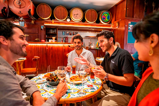 Barcelone : tapas et vin en privé avec spectacle de flamenco dans la vieille ville