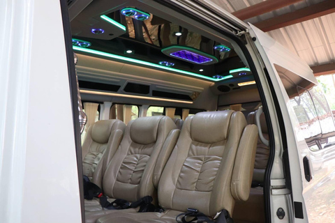 Service de minibus à Chiang Mai avec chauffeur parlant anglaisVoyager à Chiang Mai une journée avec chauffeur