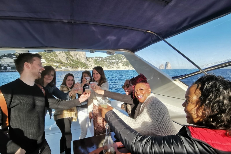 Von Sorrento aus: Capri Bootsfahrt mit Mittagessen und Getränk