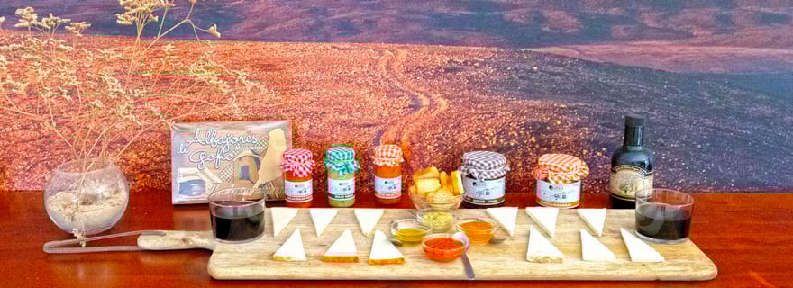 Fuerteventura : fabrication artisanale de fromage de chèvre dans une ferme locale