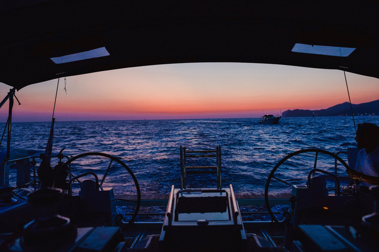 Santorini: Private Caldera Sailing Trip with Open Bar & Meal Private Sunset Trip