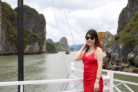 Hanoi: Islands & Caves Ha Long Cruise with Lunch & Kayaking From Hanoi - Halong Bay 6 Hours Cruising Tour