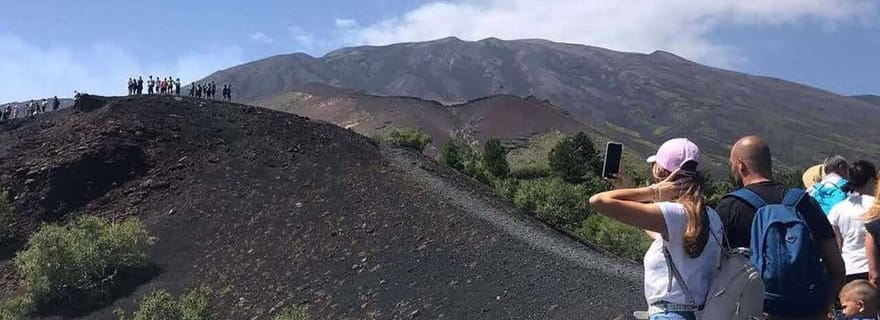 Au départ de Catane : Randonnée guidée sur l'Etna, vins et grignotages