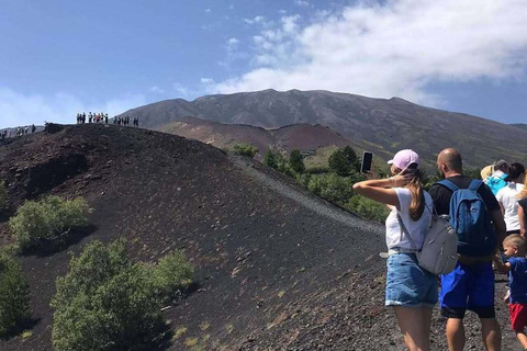 Catane ou Taormina : randonnée guidée sur l'Etna avec vin et collationsEtna Nord: Trekking, Dégustation de vin, déjeuner léger de Catane