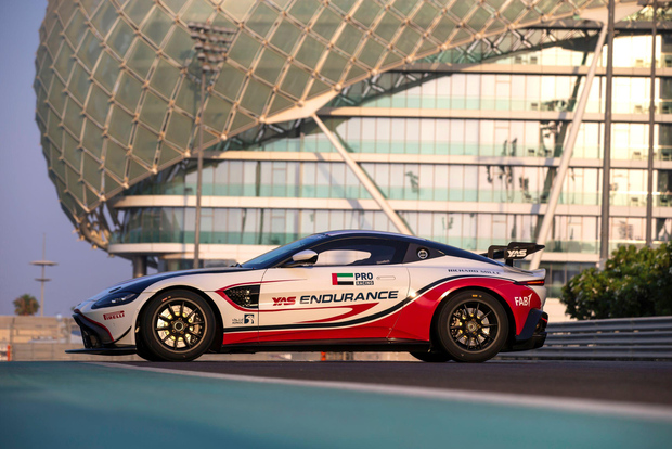 Abu Dhabi : circuit Yas Marina Aston Martin GT4 Passager