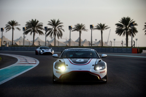 Yas Marina Circuit Aston Martin GT4 PassagiersritPassagiersrit op Yas Marina Circuit Aston Martin GT4