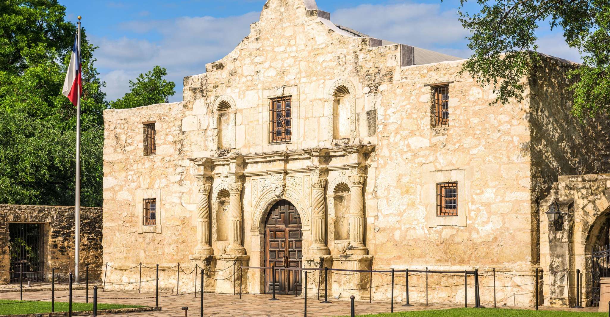 Austin to San Antonio Day Trip: Alamo Tour & Boat Cruise photo 10