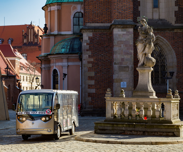 Wroclaw: Small Group e-Car Tour and Audio Guide