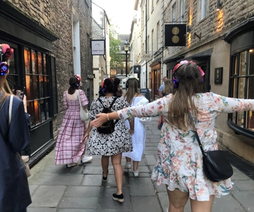 Bath: Bridgerton Filming Locations Walking Tour with Music