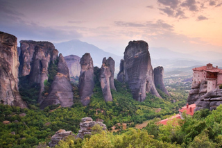 Kalabaka: Meteora Monasteries Minibus Tour with Photo Stops