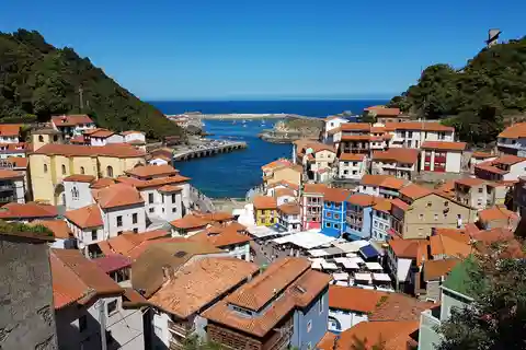 Desde Gijón: Excursión de un día a Luarca, Cudillero y Avilés