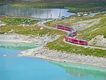 Von Mailand aus: Bernina-Bahn und Tagestour nach St. Moritz