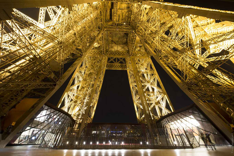 Paris : Dîner à la Brasserie Madame de la Tour EiffelMenu Grande Dame avec boissons - Centre du restaurant