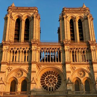 Paris: Seine & Notre-Dame Self-Guided Tour & VR Experience