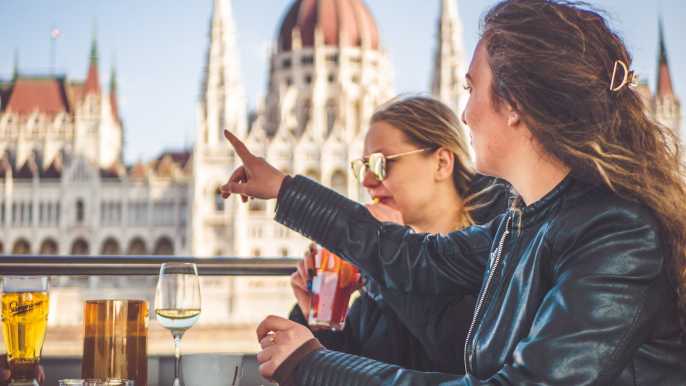 Budapest: Sightseeing Cruise with Welcome Drink