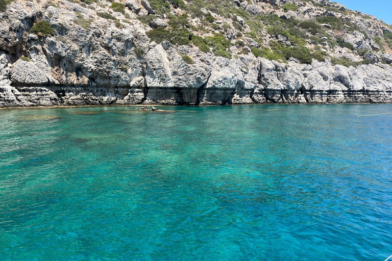 Rhodos: Segelnde Katamaran-Tagestour mit Essen und GetränkenRhodos: Katamaran-Tagesausflug mit Essen und Getränken