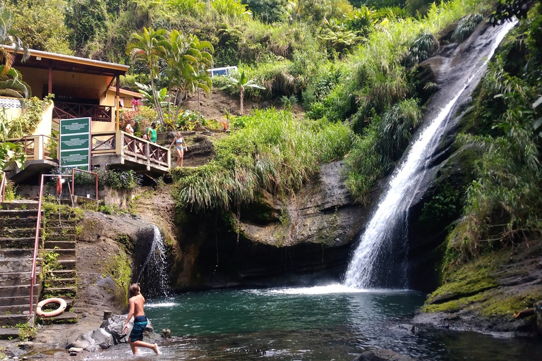 Grenade: visite d'une journée avec dégustation de chocolat et de rhumGrenade: Full-Day Tour au chocolat et rhum Échantillonnage
