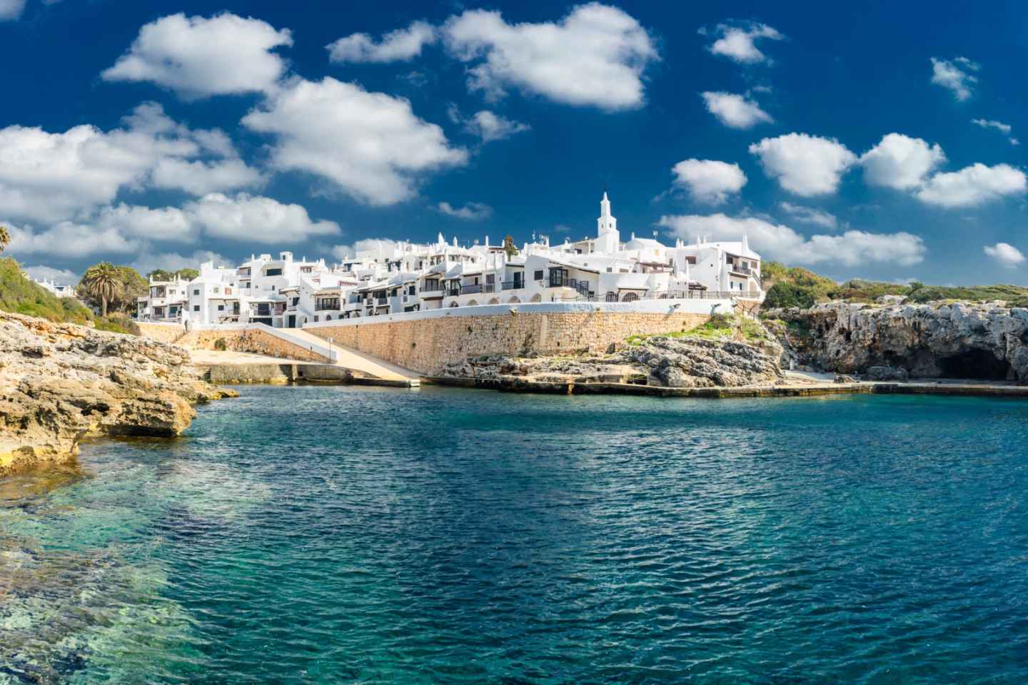 Menorca: Binibeca und Mahon Tour mit Katamaran und Abholung