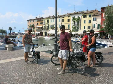 Von Verona aus: Gardasee E-Bike Tour mit Mittagessen SELBSTGEFÜHRT