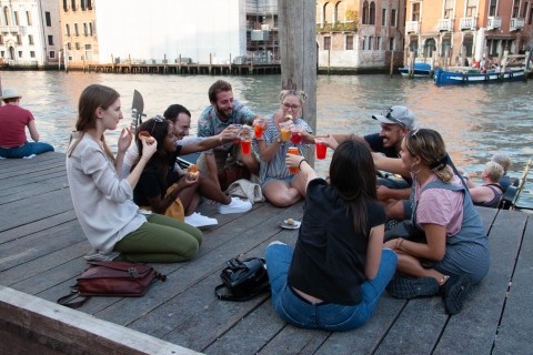 Venice: Local Secrets of Venice Tapas & Wine Walking Tour Standard Option