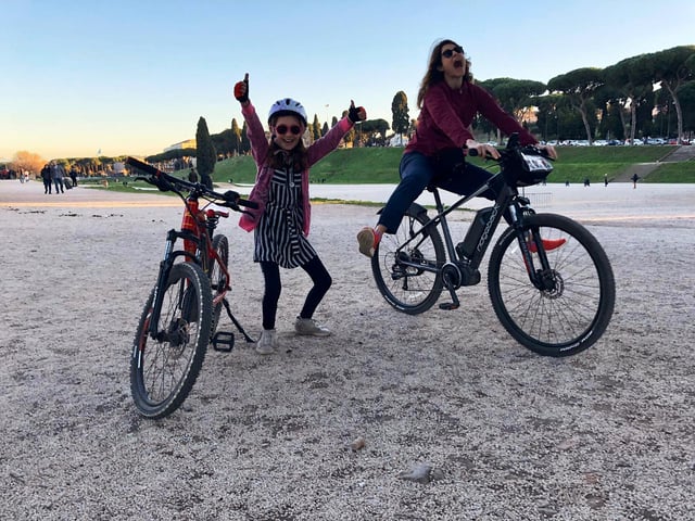 Roma: Tour in E-Bike della Via Appia Catacombe, Acquedotti e Picnic