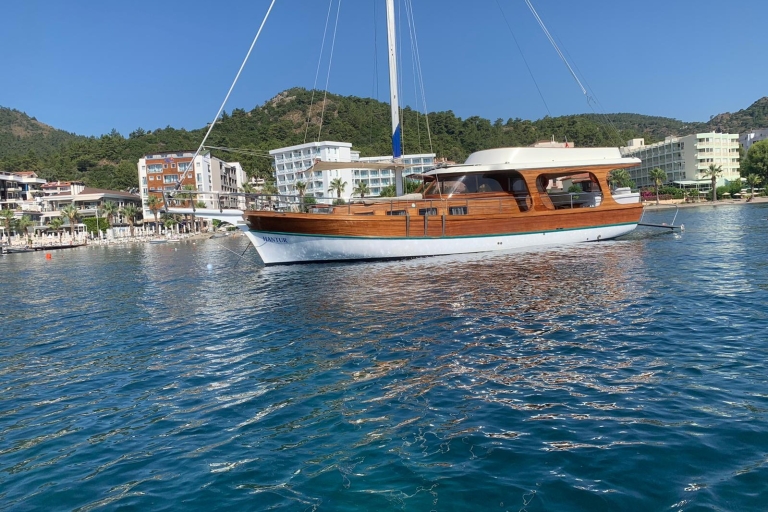 Marmaris: Private Boat Cruise with Lunch