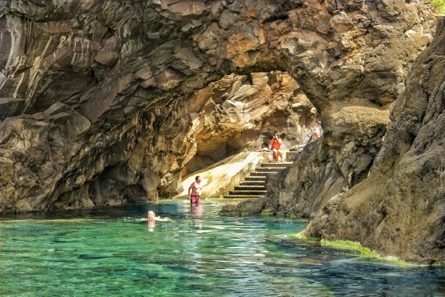 Visit Funchal Discover the Natural Beauty of Porto Moniz & Seixal in Porto Moniz, Madère, Portugal