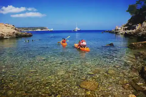 Ibiza: Geführte Kajaktour in der Bucht von Xarraca