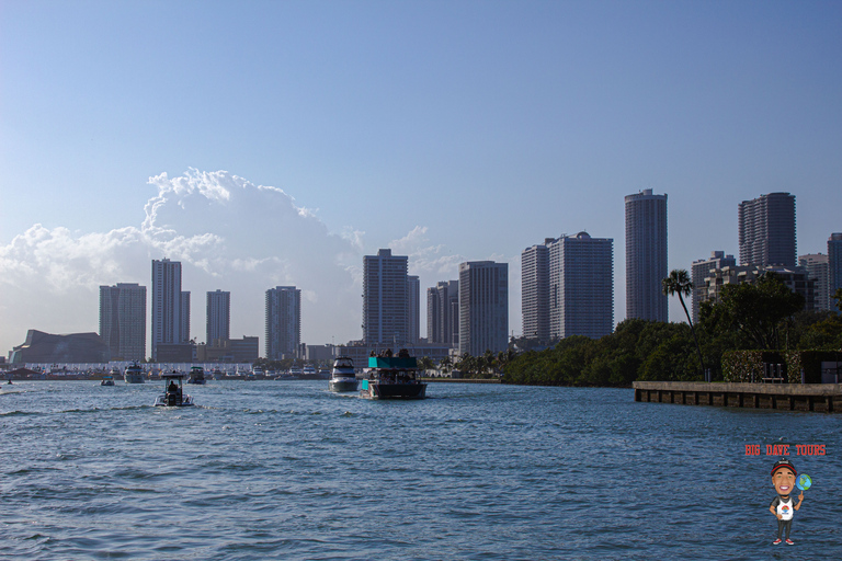 Miami: Crociera avventurosa con jetski, tubing e bevandePacchetto per 8 ospiti: tour con tariffe carburante e porto turistico