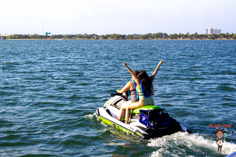 Miami : Croisière aventure avec Jetski, Tubing et boissonsForfait pour 8 personnes : Tour avec essence et frais de port de plaisance