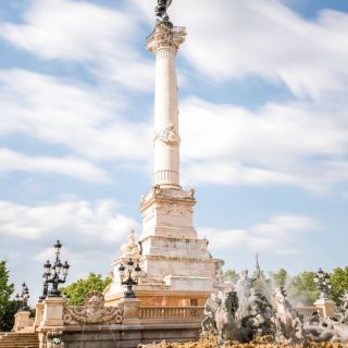Bordeaux: City Highlights and Self-Guided Scavenger Hunt