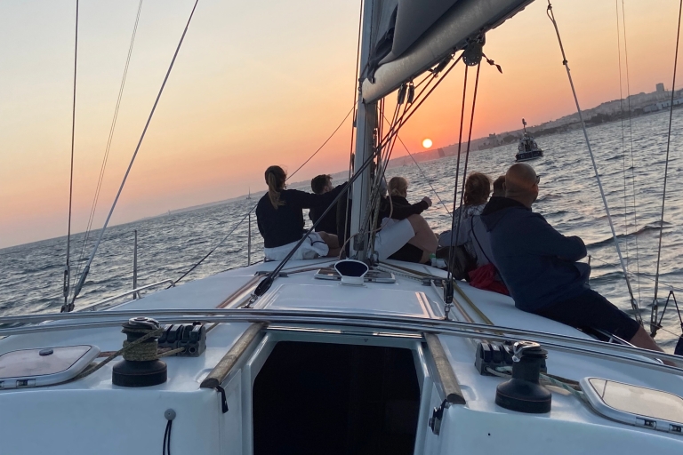 Lisbonne : croisière en voilier sur le TageVisite au coucher du soleil