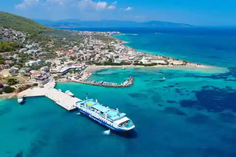 Atenas: Bilhete de ferry boat de/para a ilha de Agistri