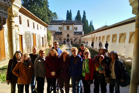 De Sevilha: Viagem de um dia para Granada com entrada para a AlhambraPasseio por Albaicin e mirante para Alhambra e Sierra Nevada