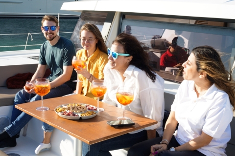 Barcelona: Private Sailing Experience with Snacks and Drinks