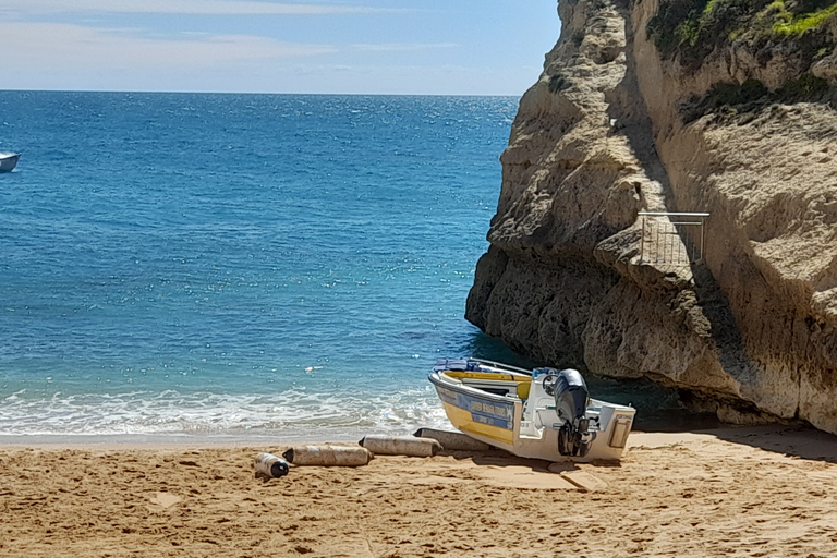 Albufeira: Passeio pelas Falésias do Algarve e Capela dos OssosPasseio pelas falésias do Algarve com parada na Capela dos Ossos