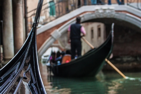 Venecia: paseo nocturno en góndola y visita guiada a pie por la ciudadinglés