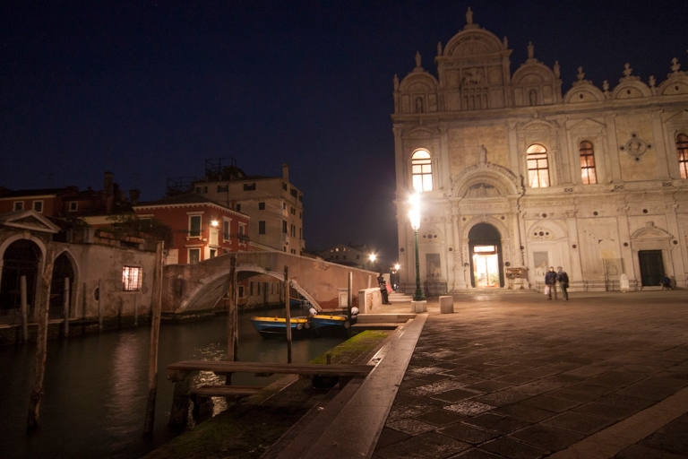 Venecia: paseo nocturno en góndola y visita guiada a pie por la ciudadinglés